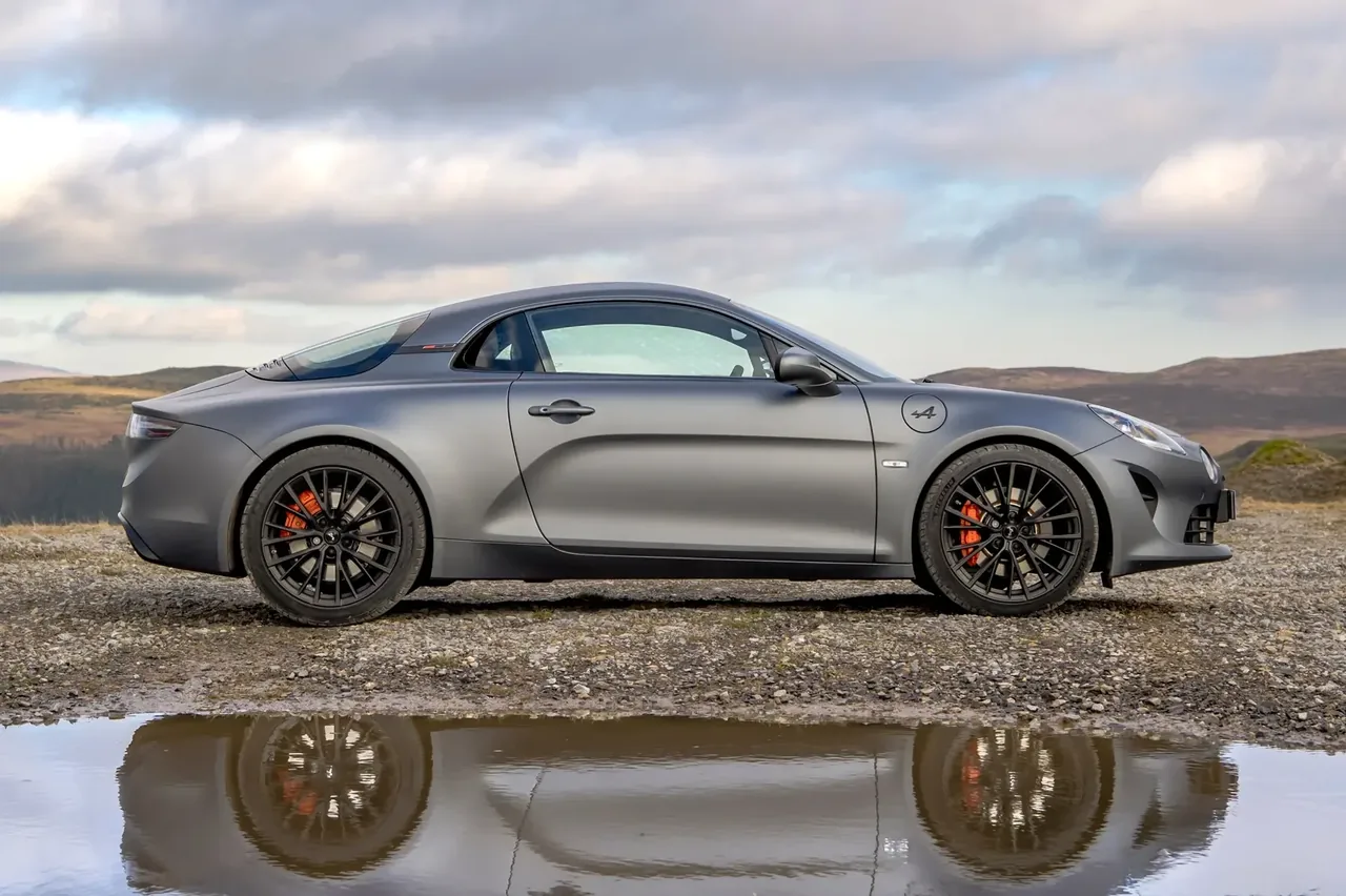 Электрический Alpine A110 бросает вызов Porsche