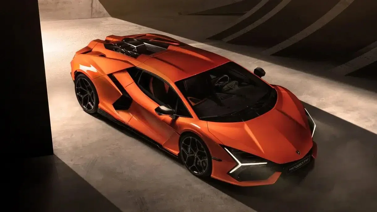 Lamborghini steps back from electric cars to prioritise PHEV future