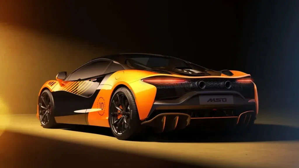 Artura Spider MCL39 — гибридный триумф McLaren