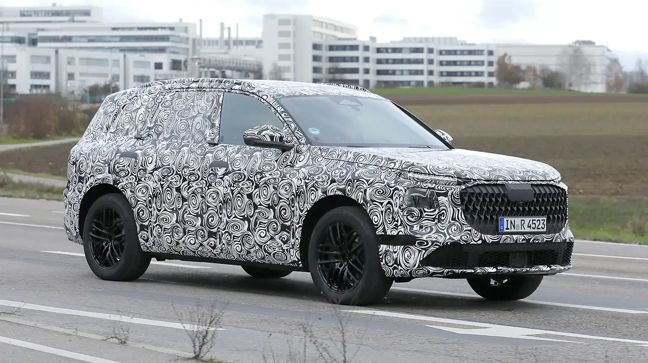 Новый Audi Q7 в шпионских снимках, раскрывает мощную версию SQ7