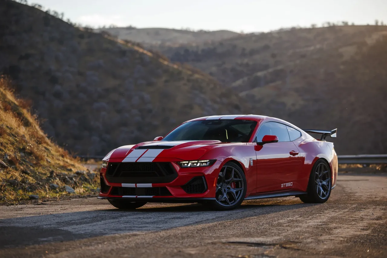 Новый Mustang Shelby GT350 получил 799-сильный V8 и шестиступенчатую механику