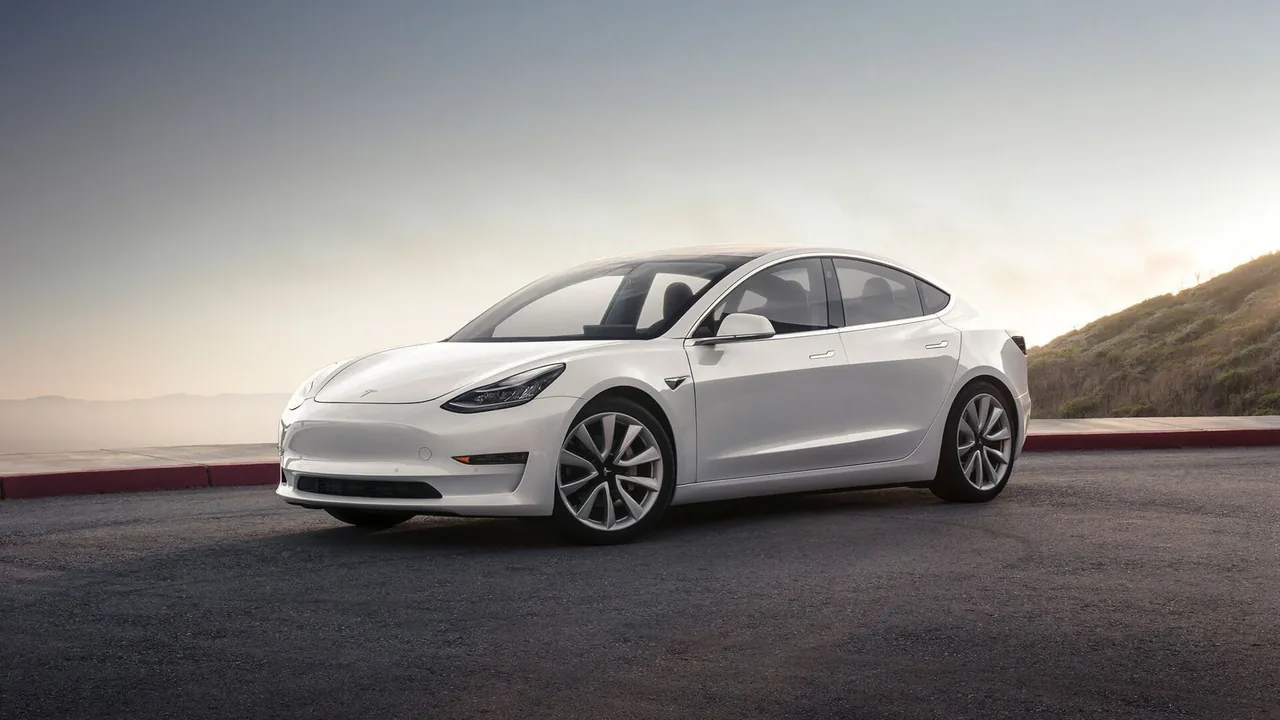 Tesla Model 3 Standard: новая базовая версия теперь еще доступнее