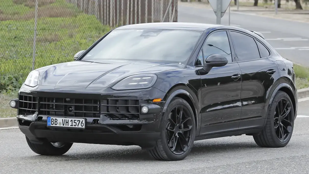 Porsche Cayenne Coupe заснят в камуфляже