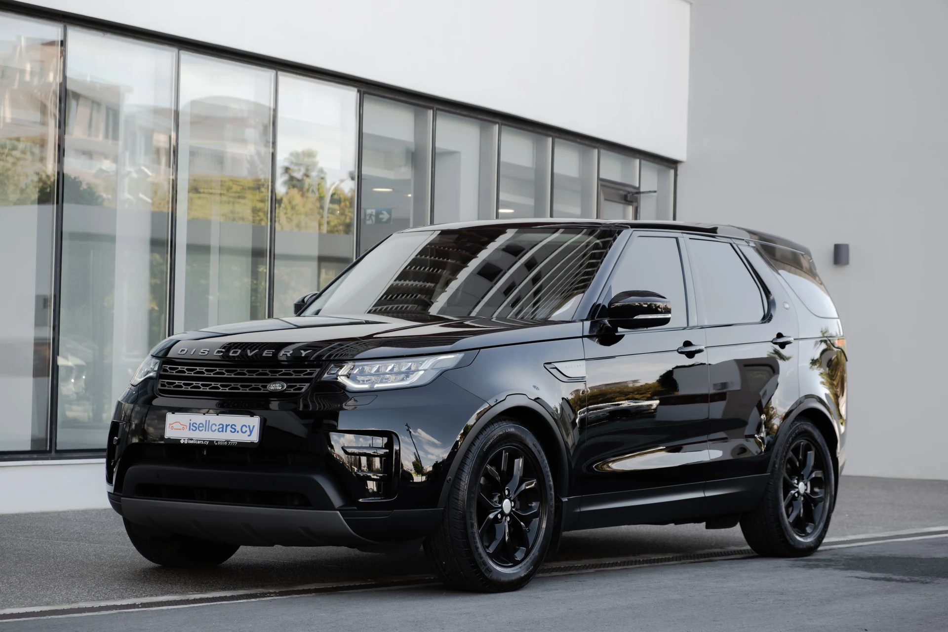 Land Rover luxury SUV in Cyprus – Land Rover imports and sourcing by isellcars.cy