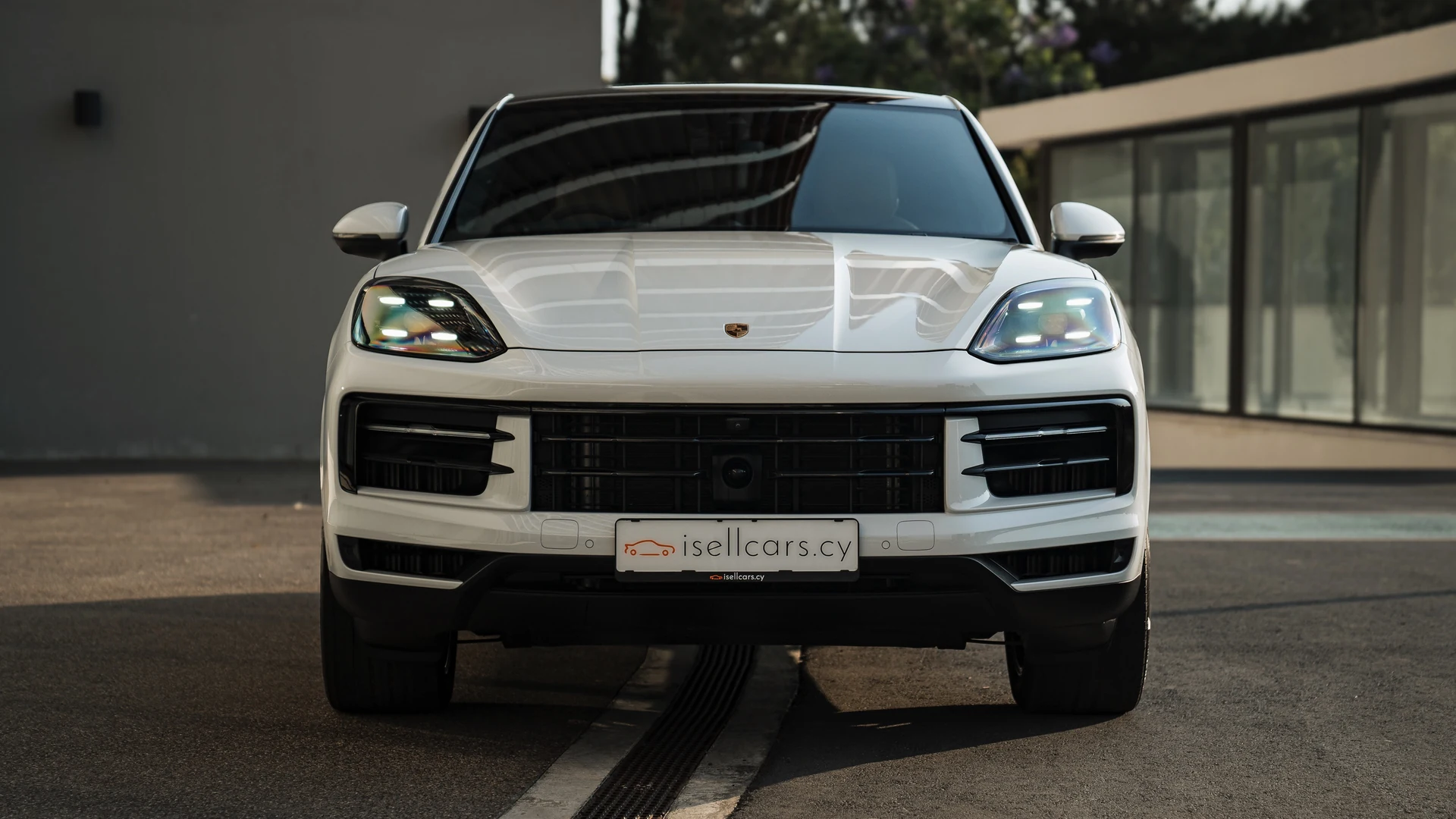 Porsche Cayenne Coupe #79 Фото 3 Вид спереди, матричные LED-фары и глянцевая чёрная решётка. Автомобиль 79