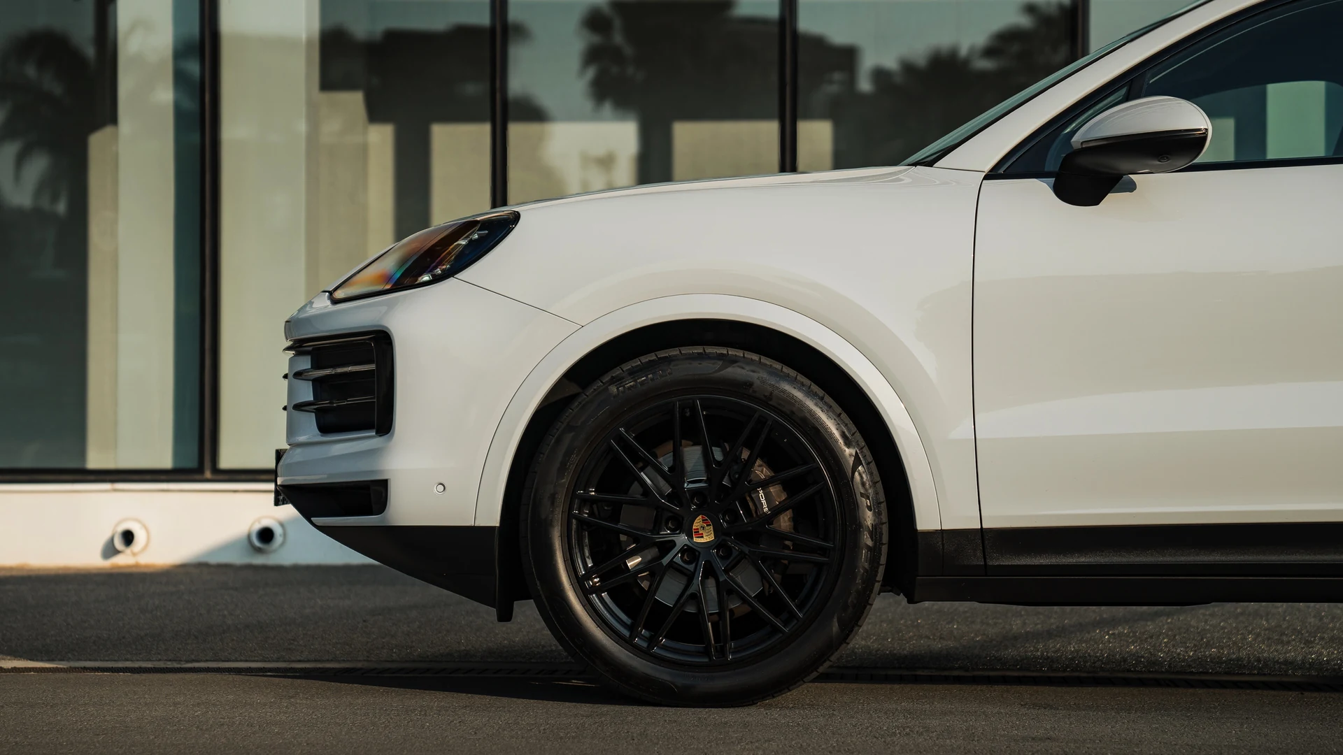 Porsche Cayenne Coupe #79 Фото 17 Деталь переднего колеса, 21" RS Spyder Design Chromite Black Metallic. Автомобиль 79