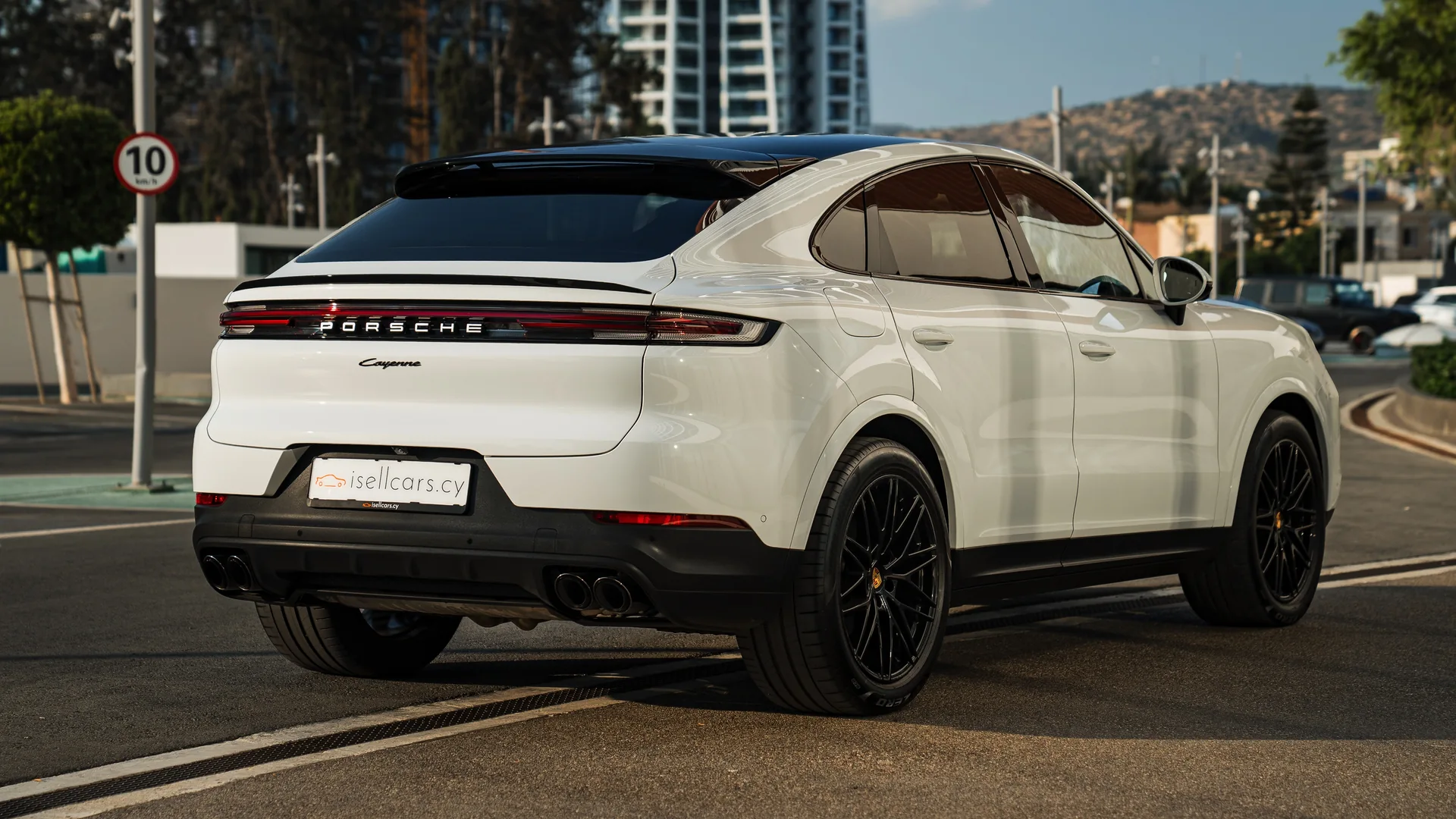 Porsche Cayenne Coupe #79 Фото 6 Задняя четверть, тонировка и купейный силуэт. Автомобиль 79