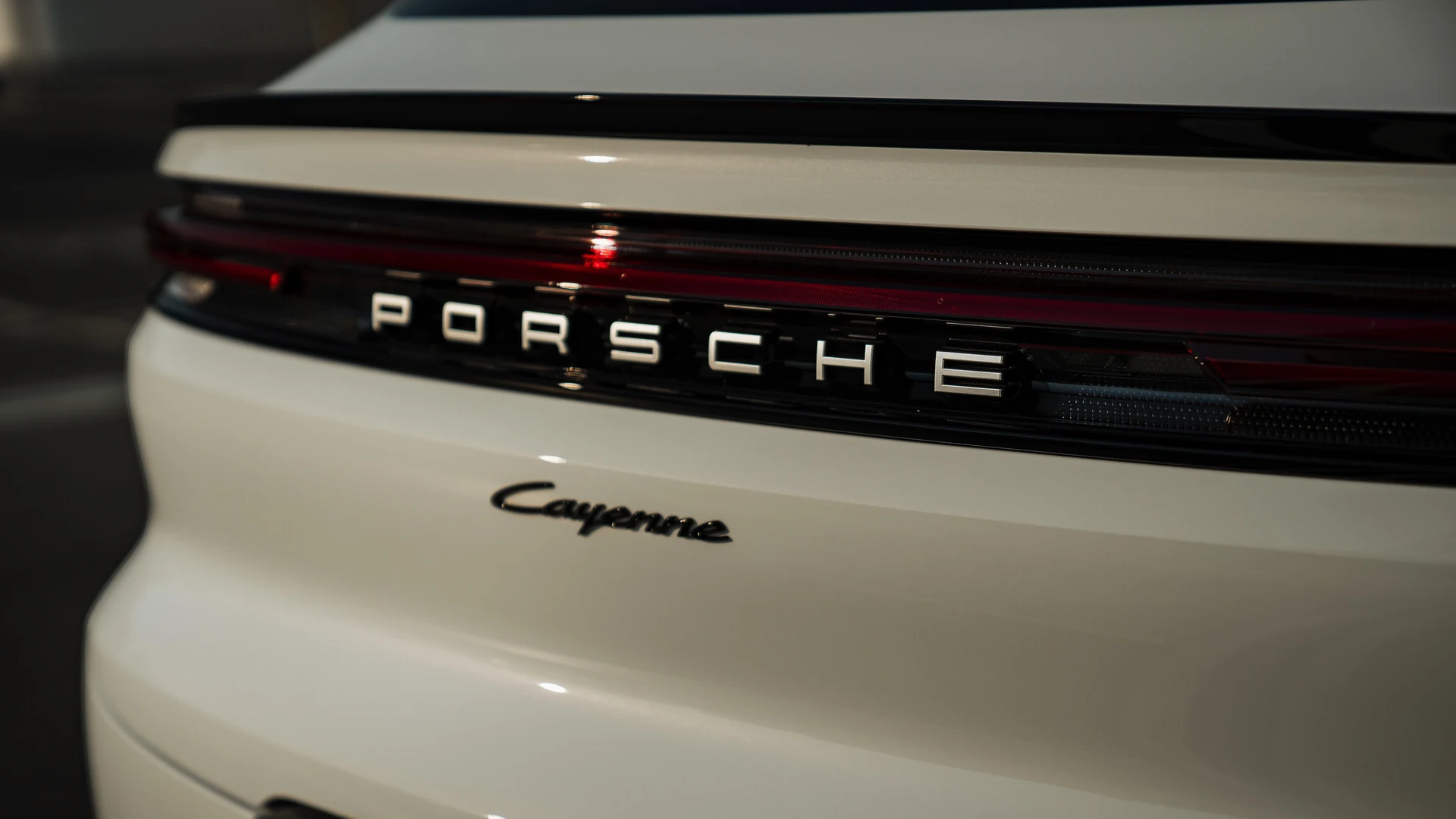 Porsche Cayenne Coupe #79 Фото 20 Надпись Porsche Cayenne на корме. Автомобиль 79