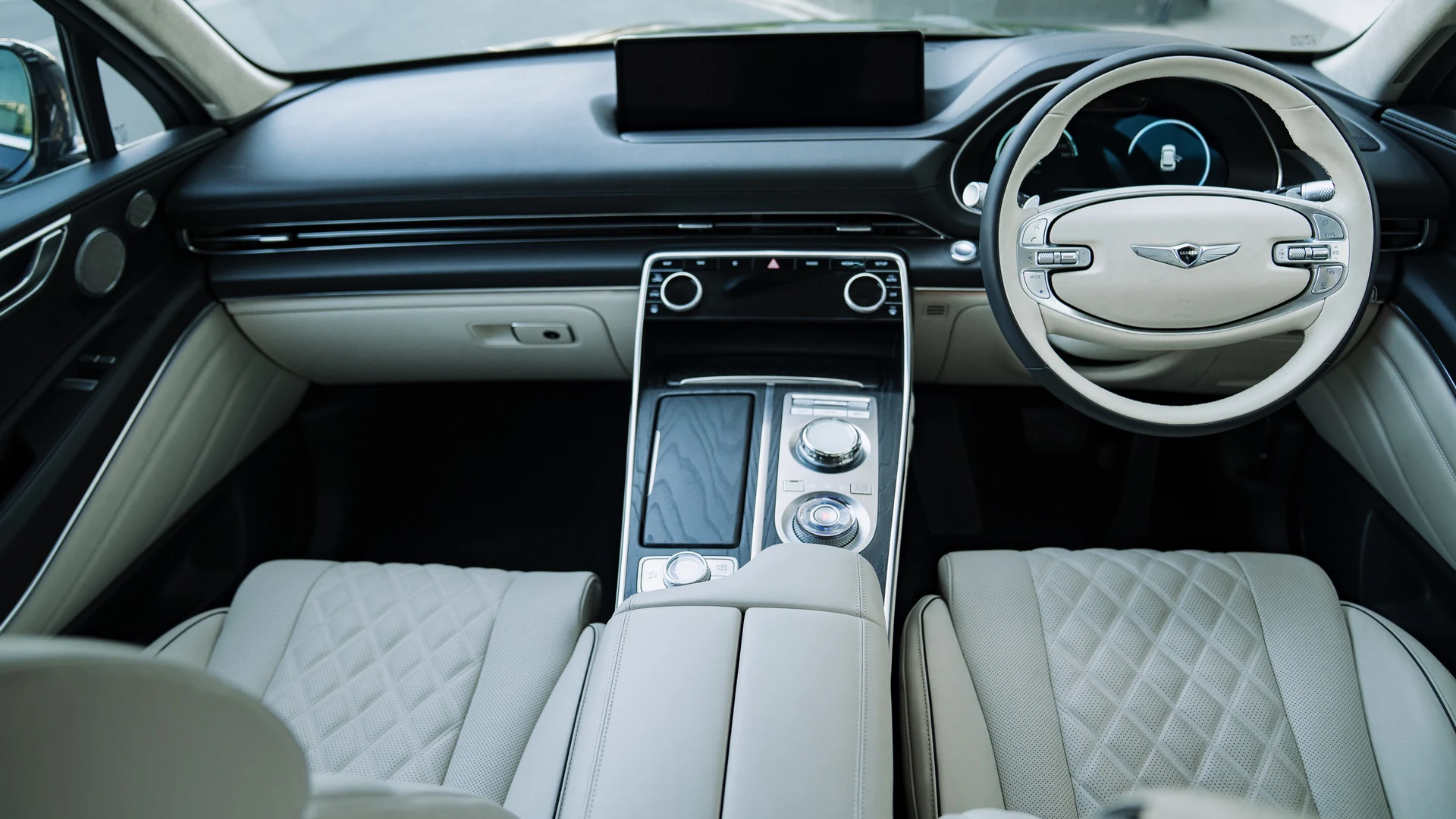 Interior from passenger side, ambient lighting and panoramic roof. Car 80
