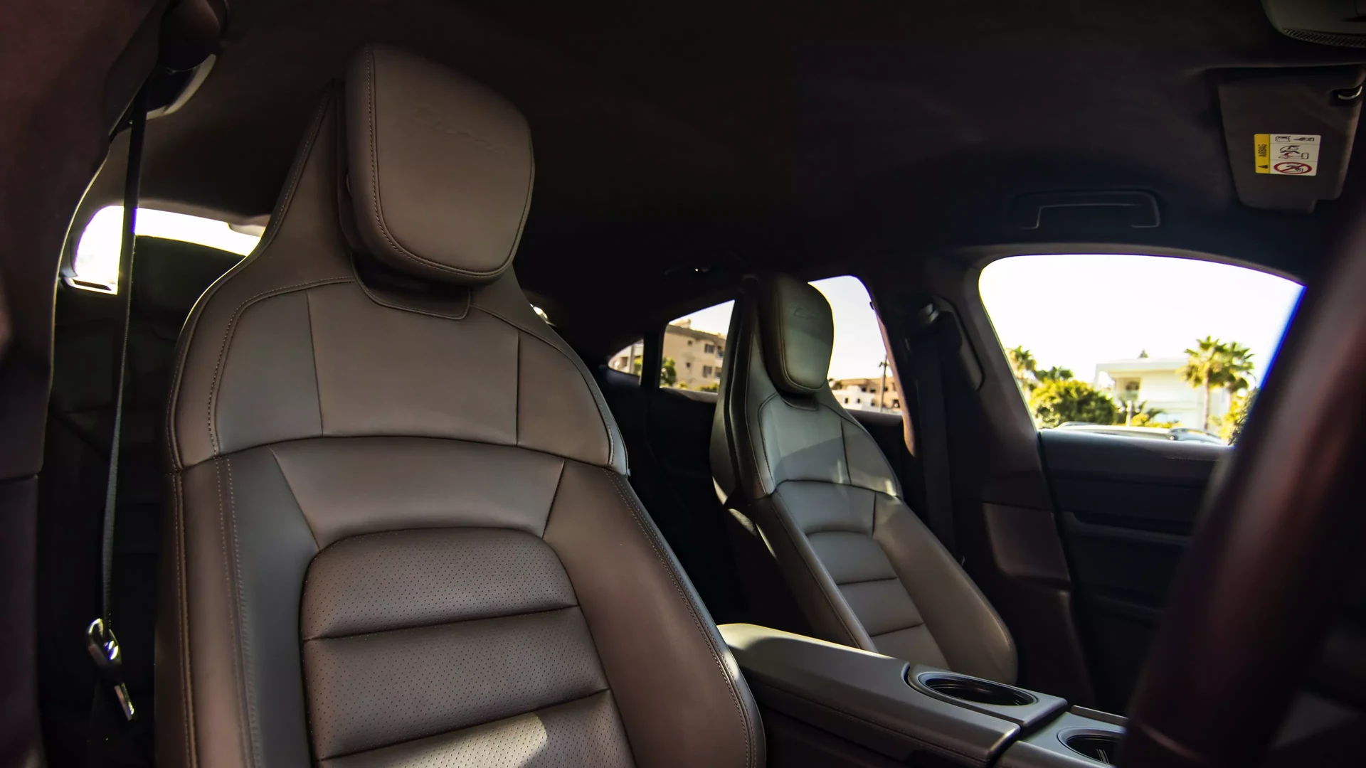 Porsche Taycan Turbo #63 Photo 10