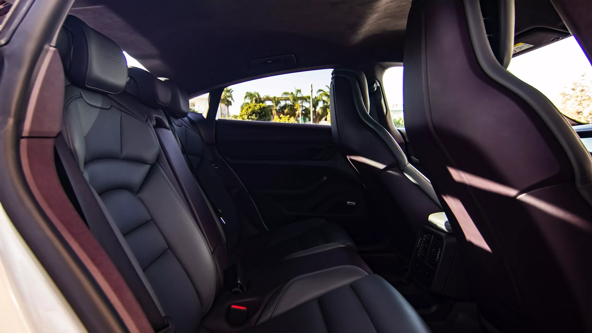 Porsche Taycan Turbo #63 Photo 12