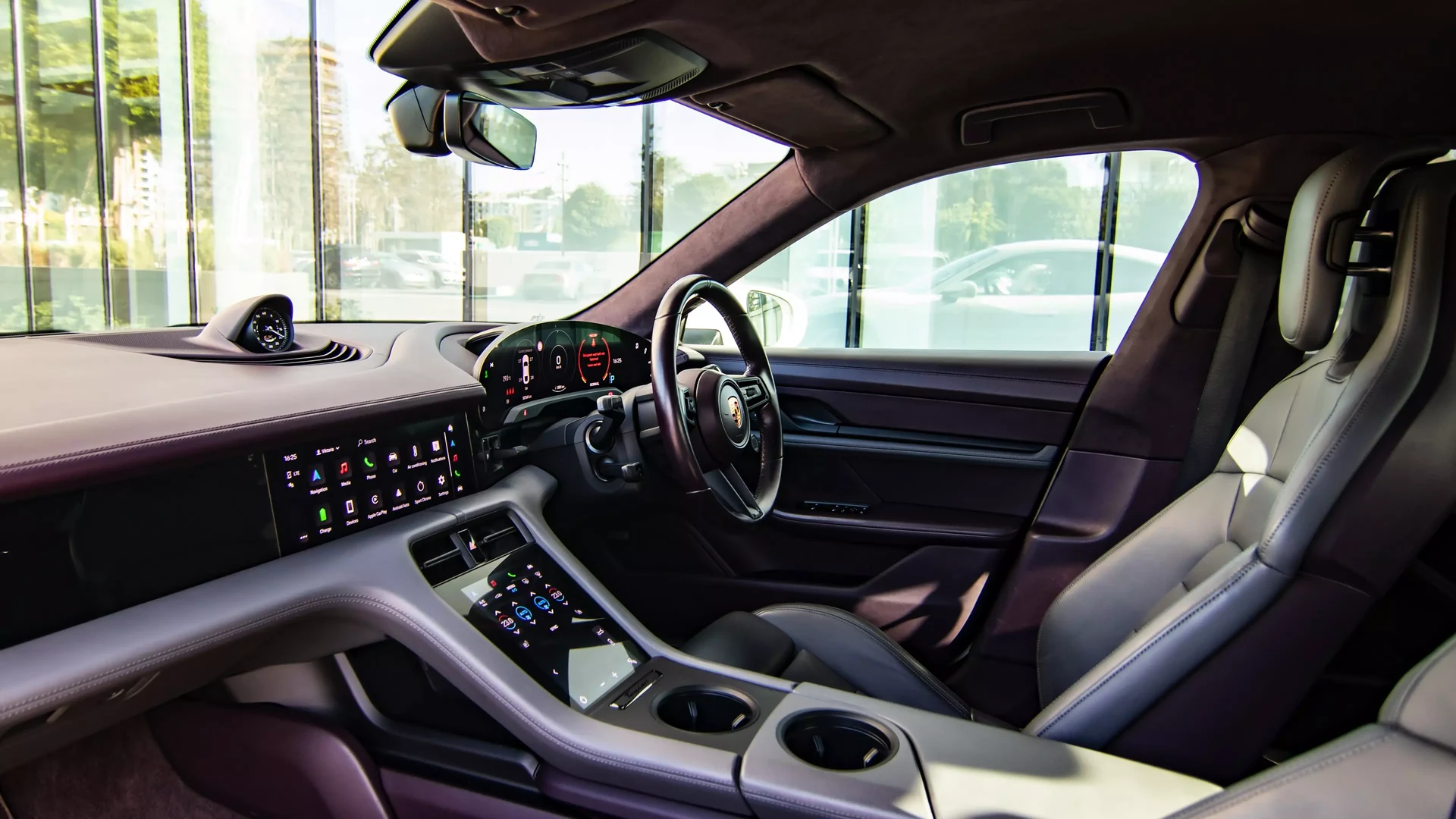 Porsche Taycan Turbo #63 Photo 14