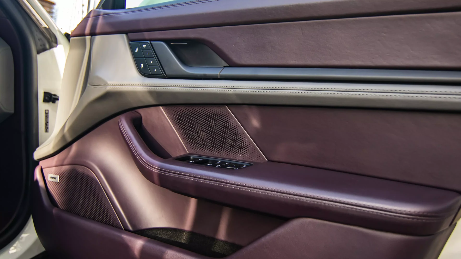 Porsche Taycan Turbo #63 Photo 16