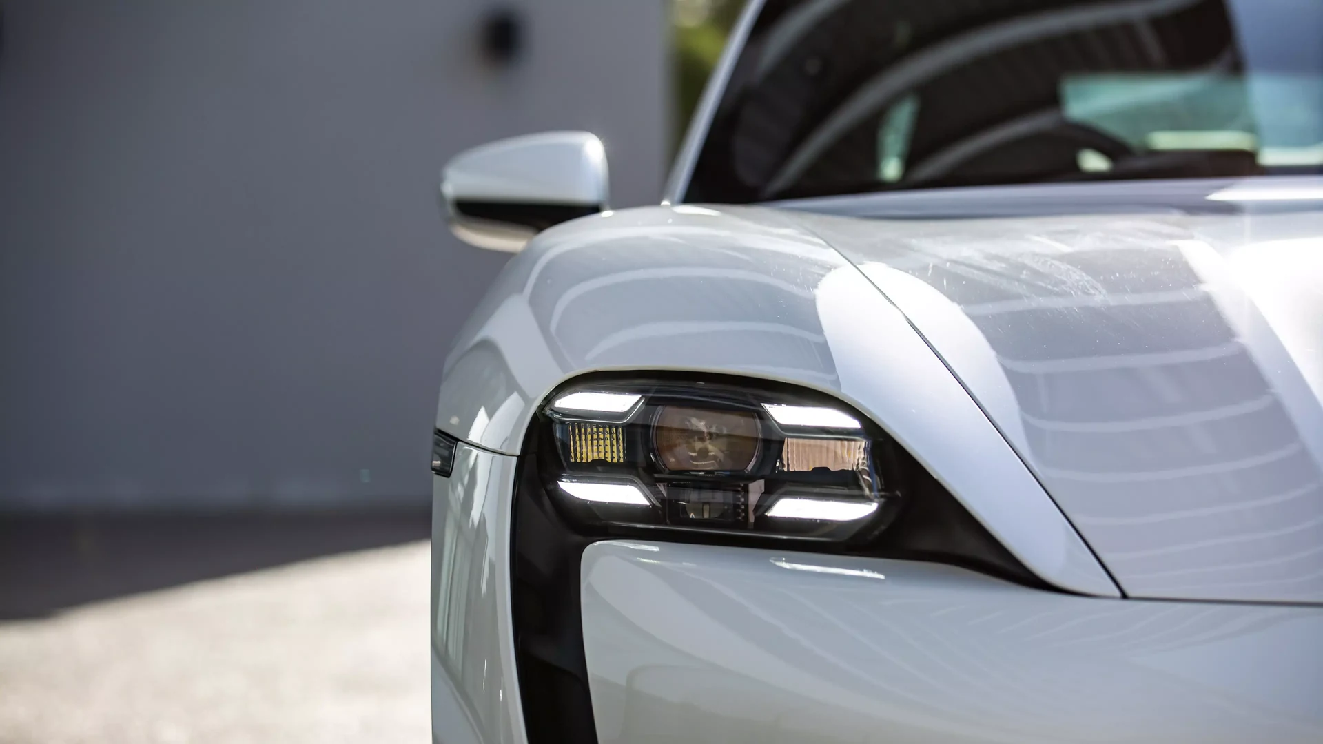 Porsche Taycan Turbo #63 Photo 17