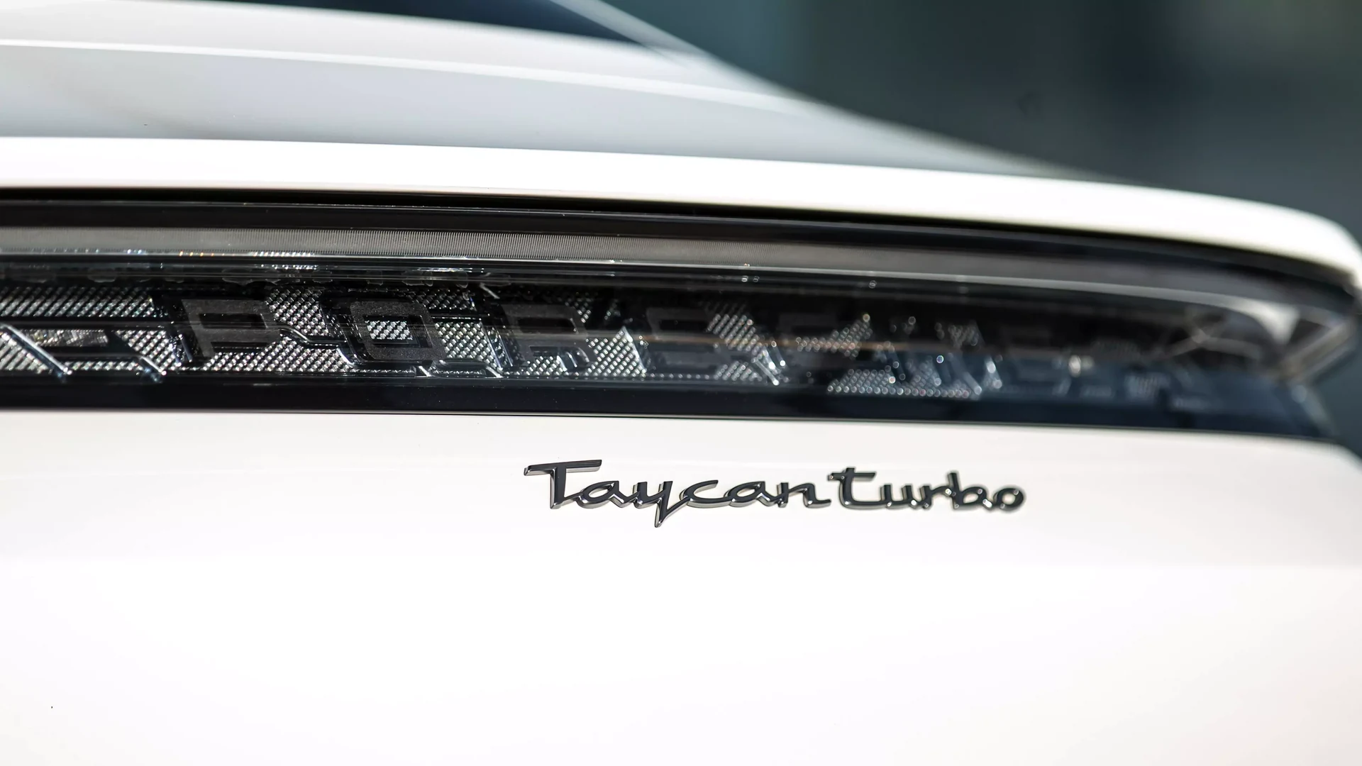 Porsche Taycan Turbo #63 Photo 18