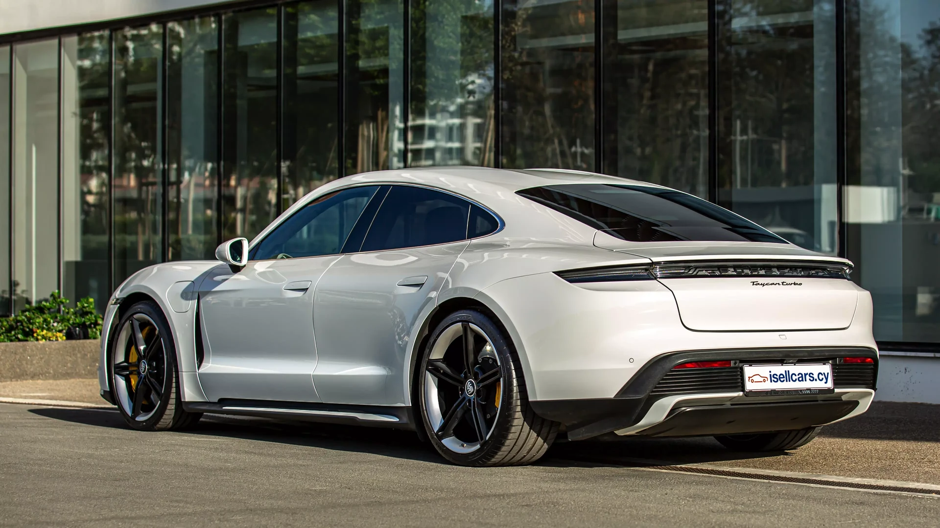 Porsche Taycan Turbo #63 Photo 2