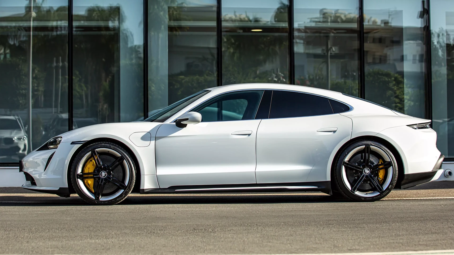 Porsche Taycan Turbo #63 Photo 7