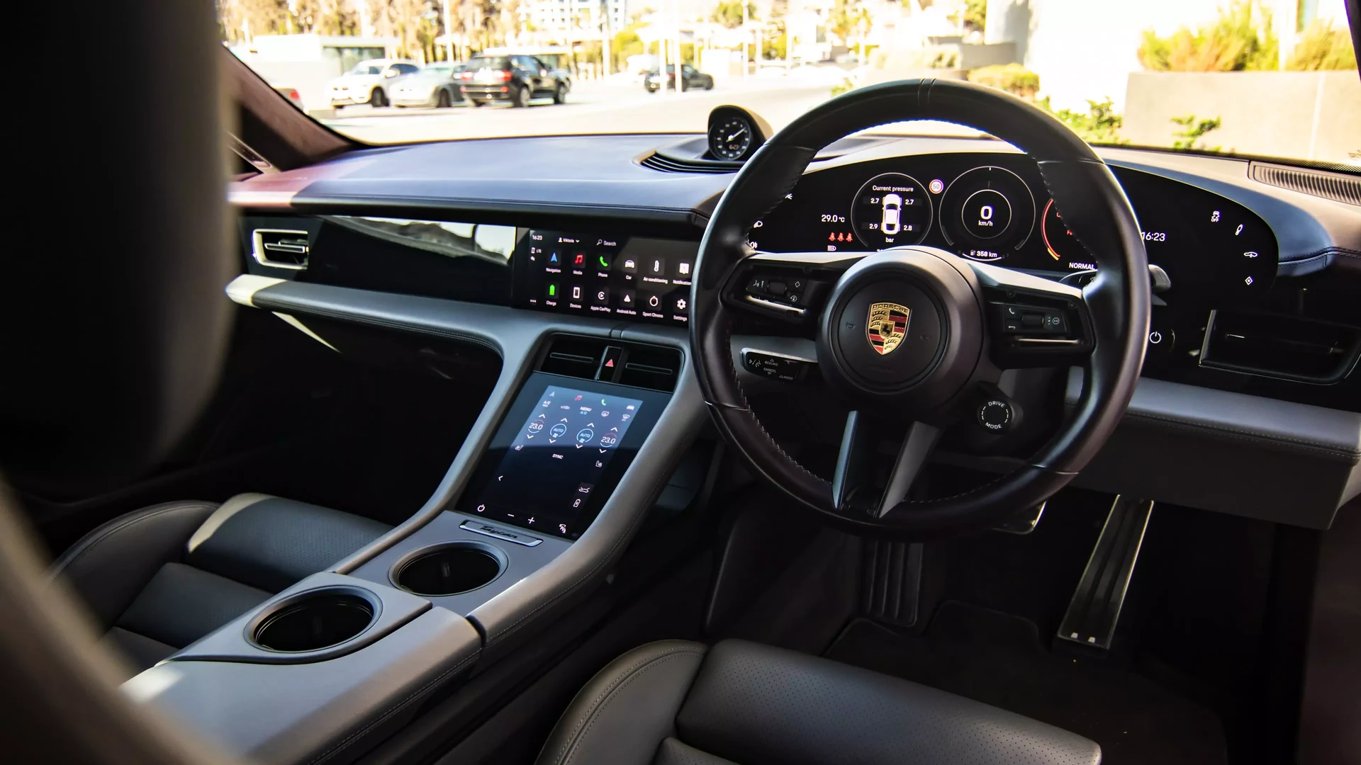 Porsche Taycan Turbo #63 Photo 9