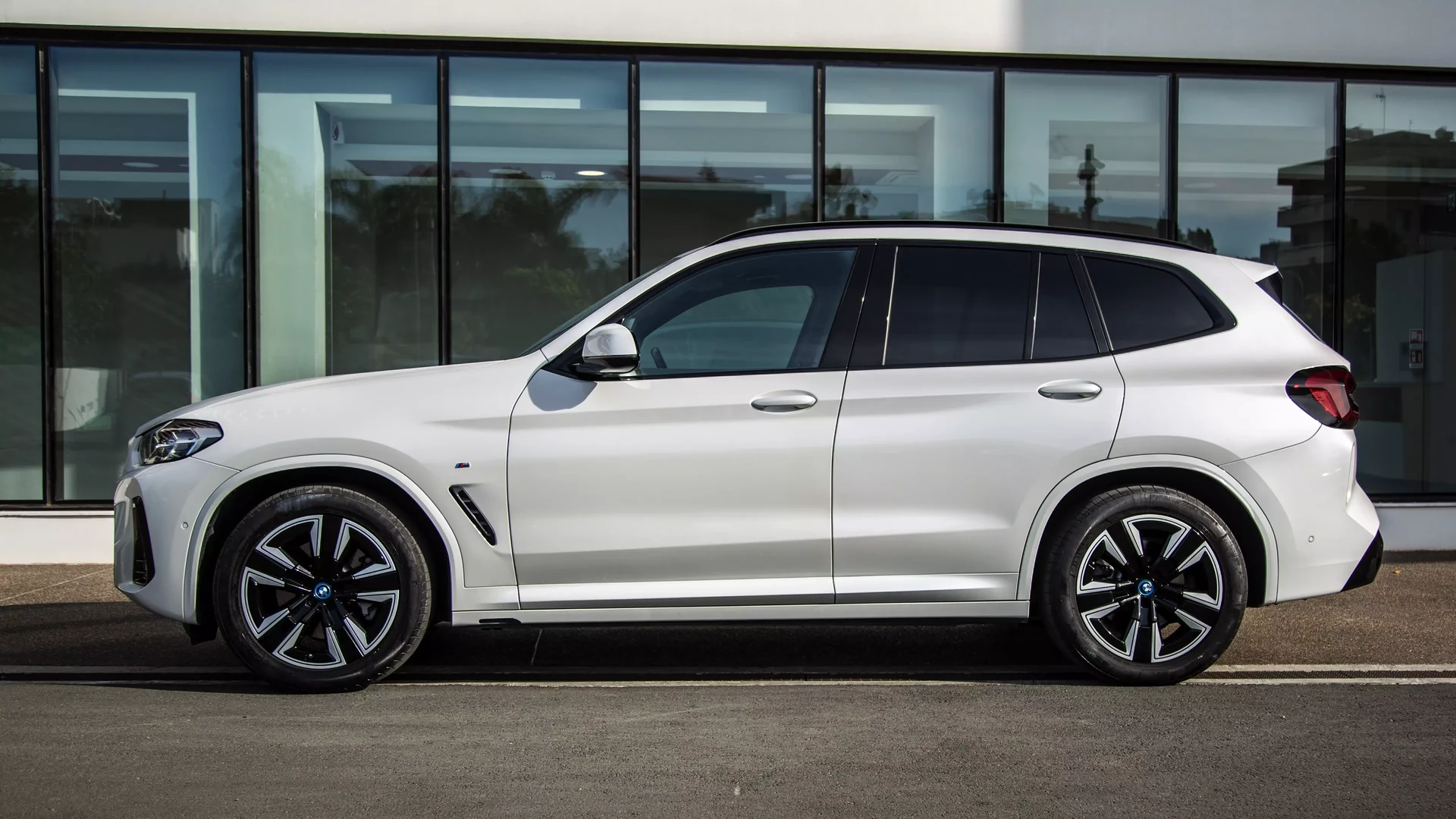 BMW iX3 #52 Фото 17