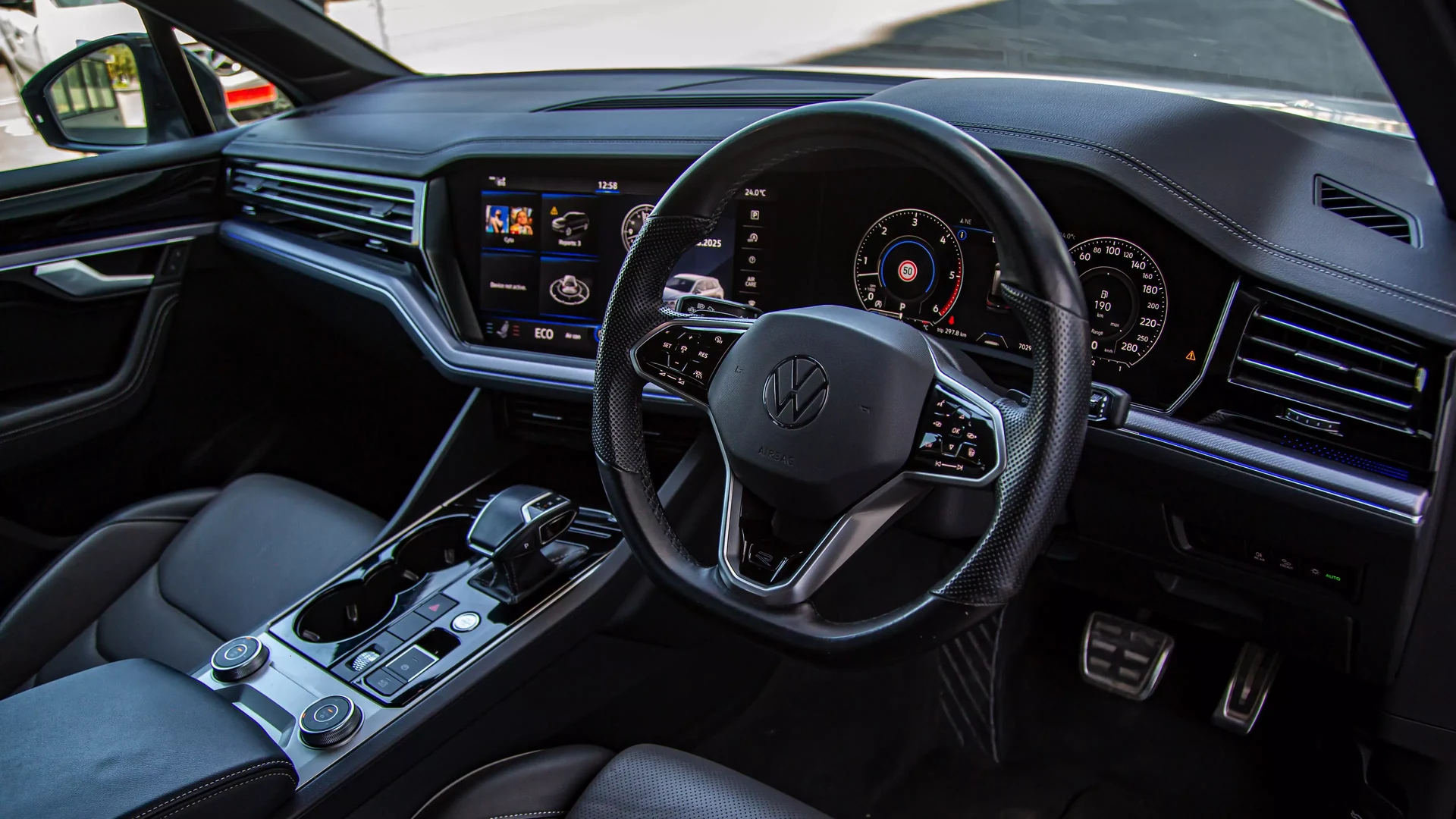 Volkswagen Touareg TDI R-Line #54 Photo 9