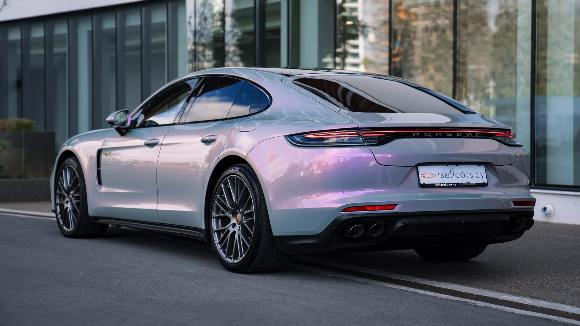 Porsche Panamera 4 E-Hybrid Platinum Edition #69 Фото 2