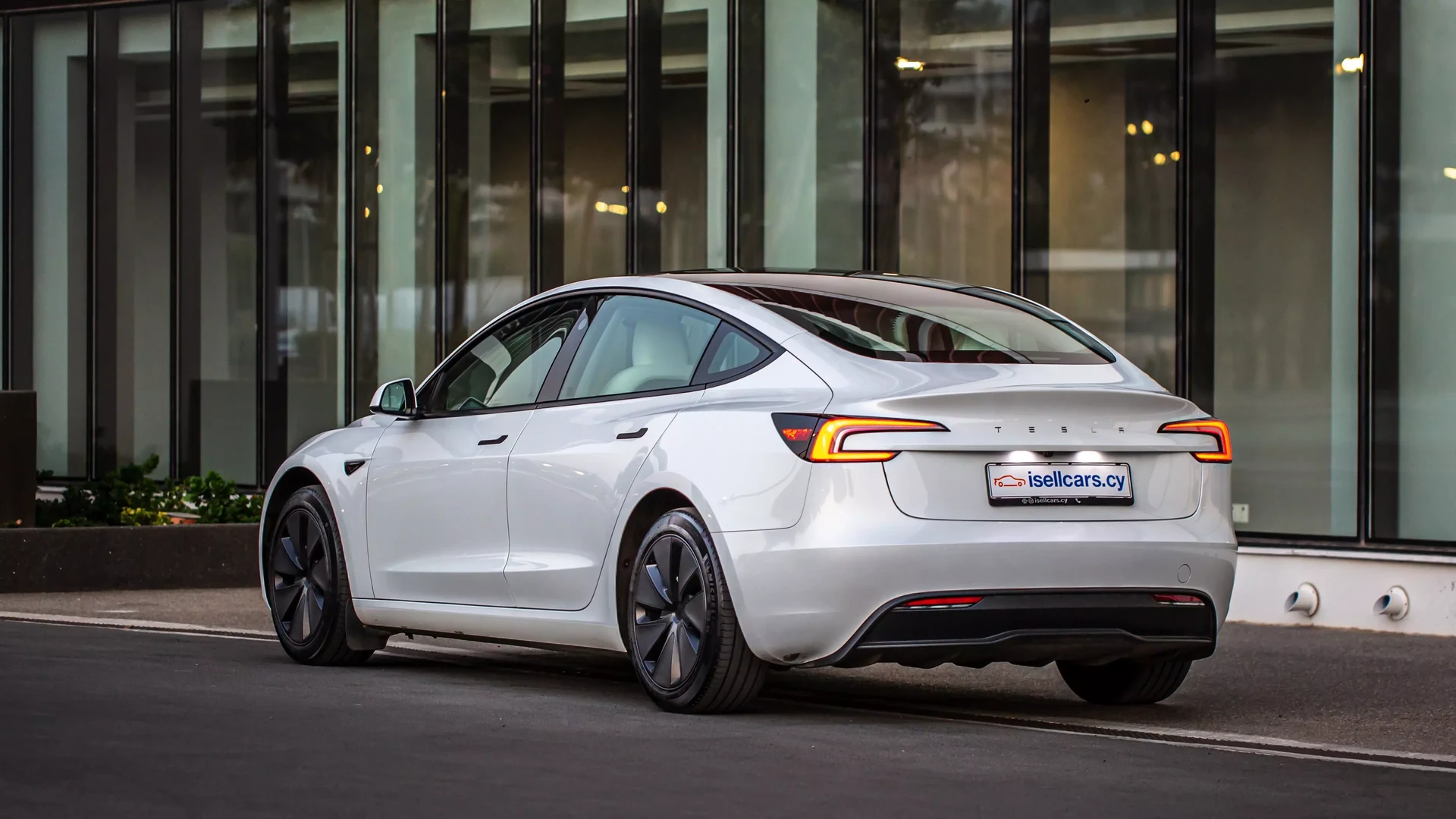 Tesla Model 3 RWD #55 Photo 2