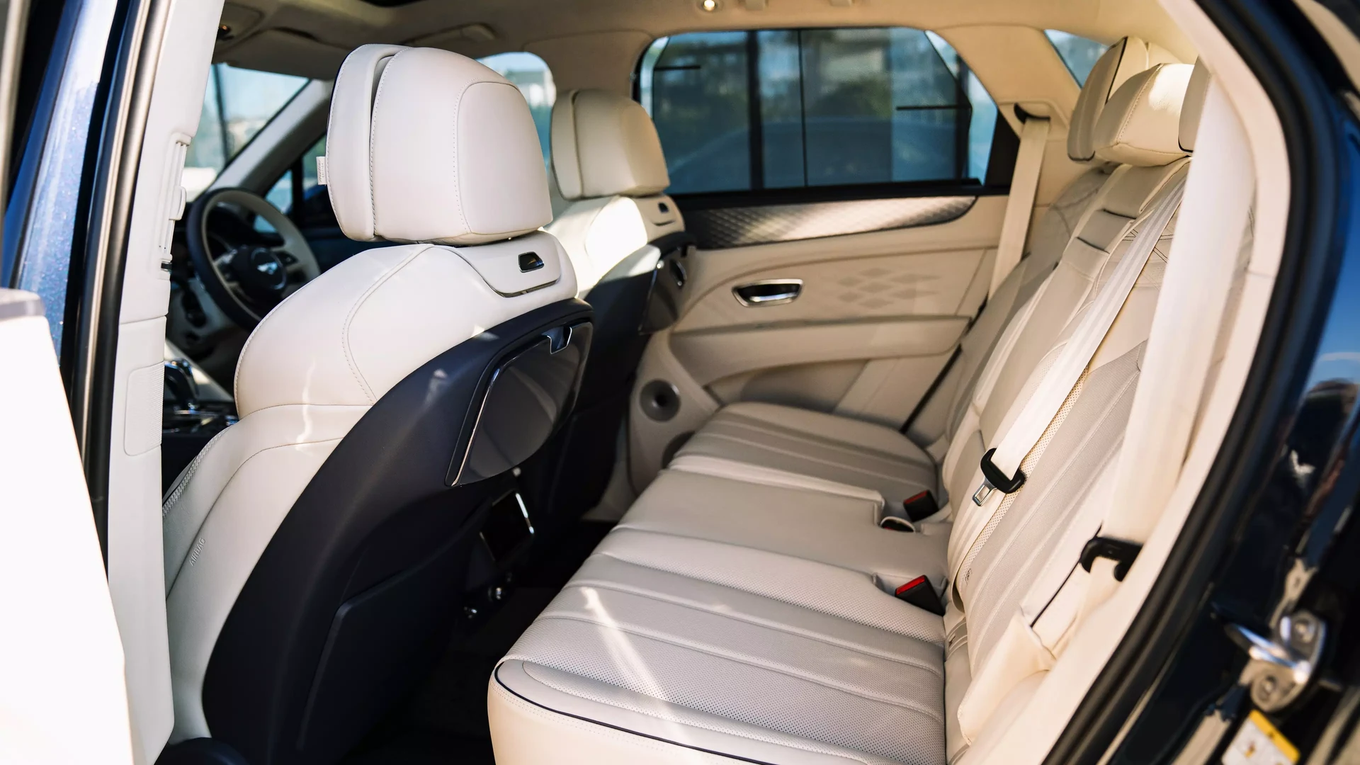 Bentley Bentayga V8 Atelier Edition #67 Photo 10