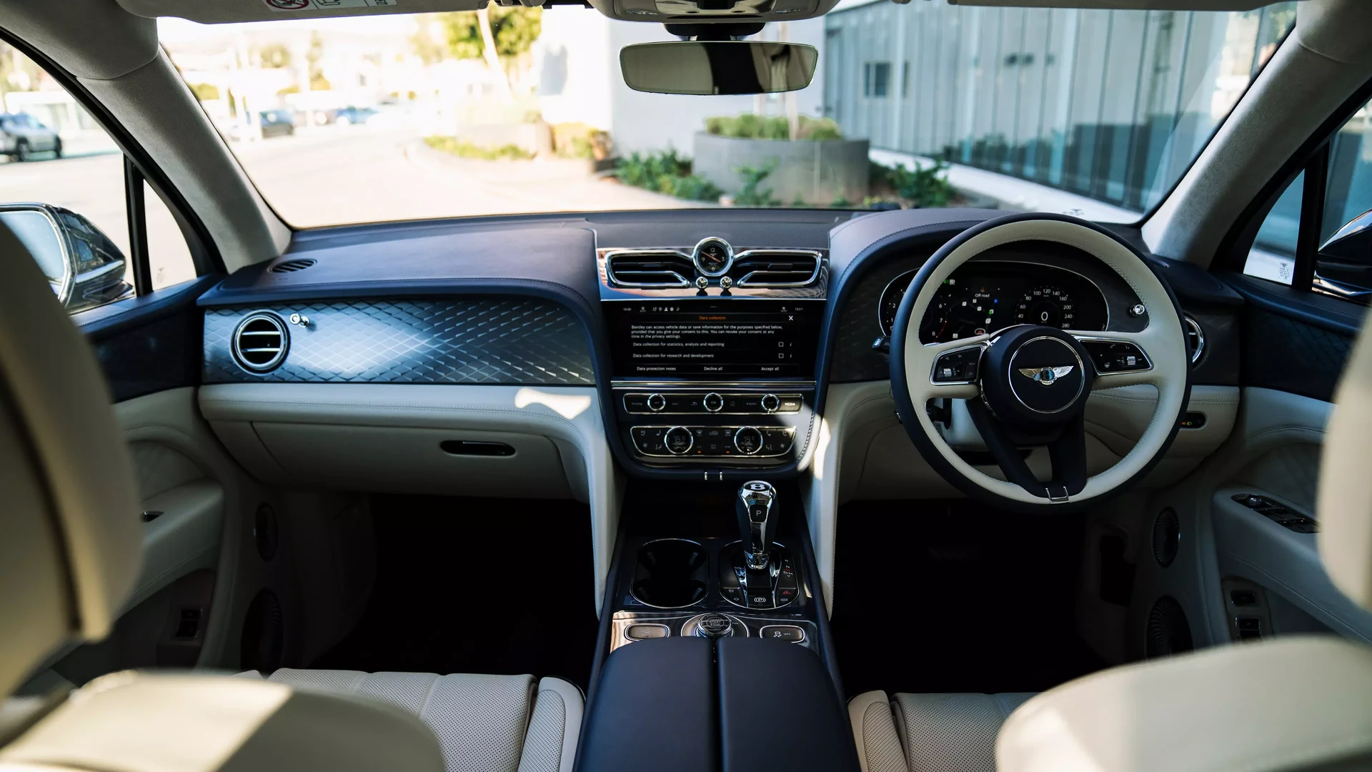 Bentley Bentayga V8 Atelier Edition #67 Photo 13