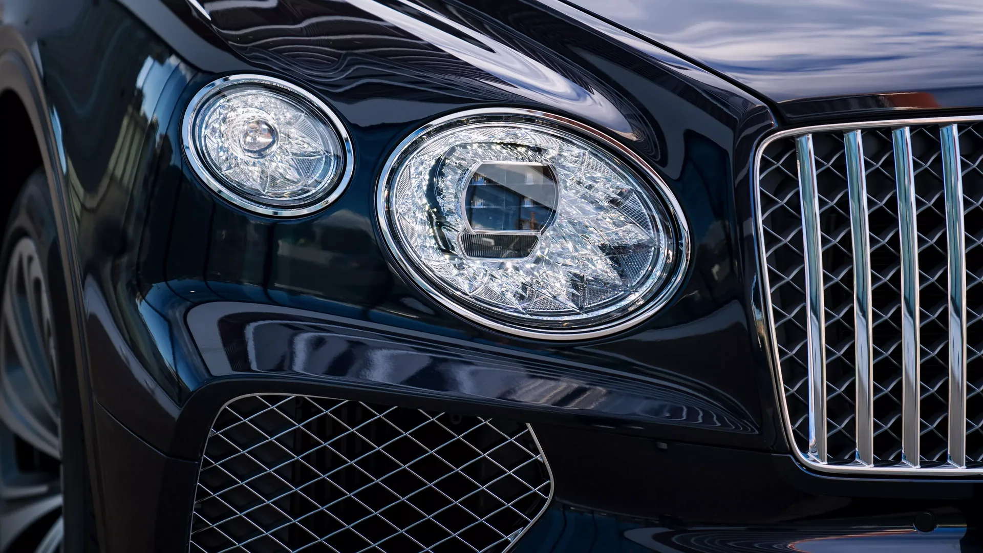 Bentley Bentayga V8 Atelier Edition #67 Photo 20