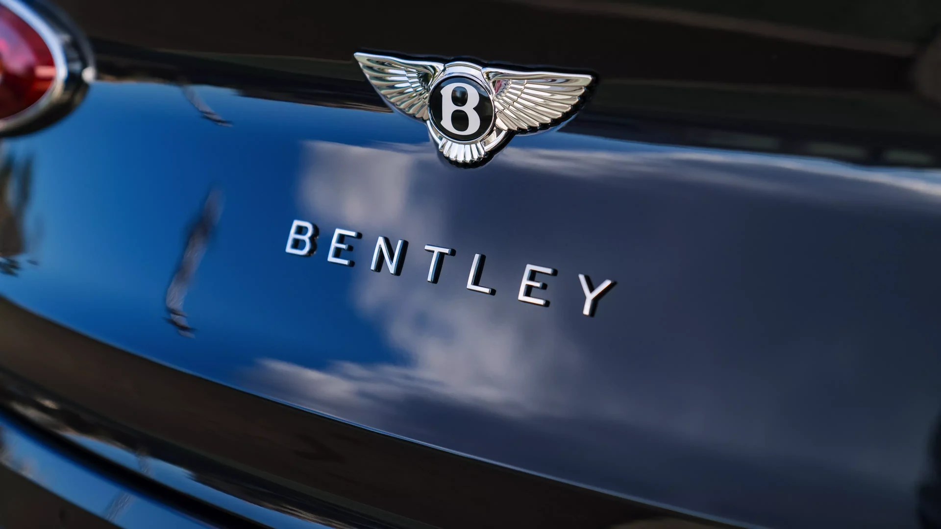 Bentley Bentayga V8 Atelier Edition #67 Photo 22