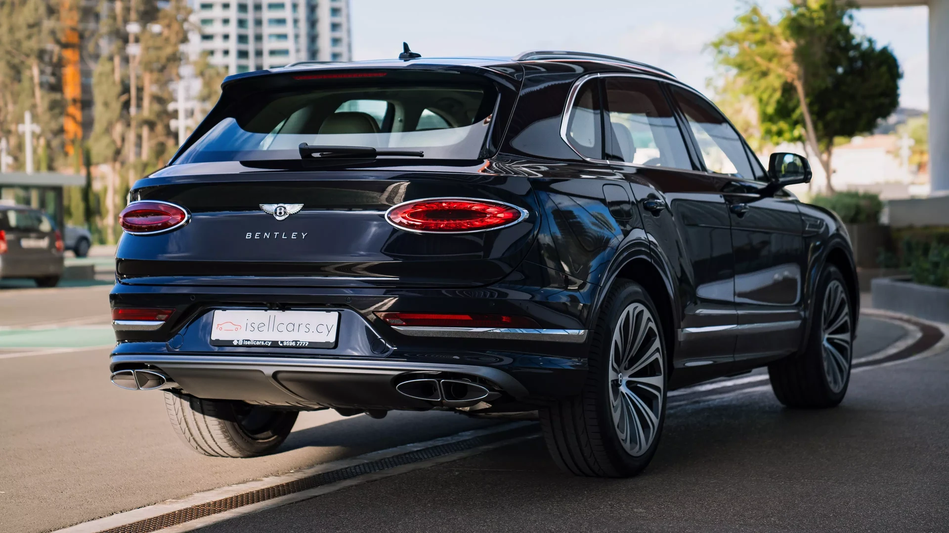 Bentley Bentayga V8 Atelier Edition #67 Photo 6