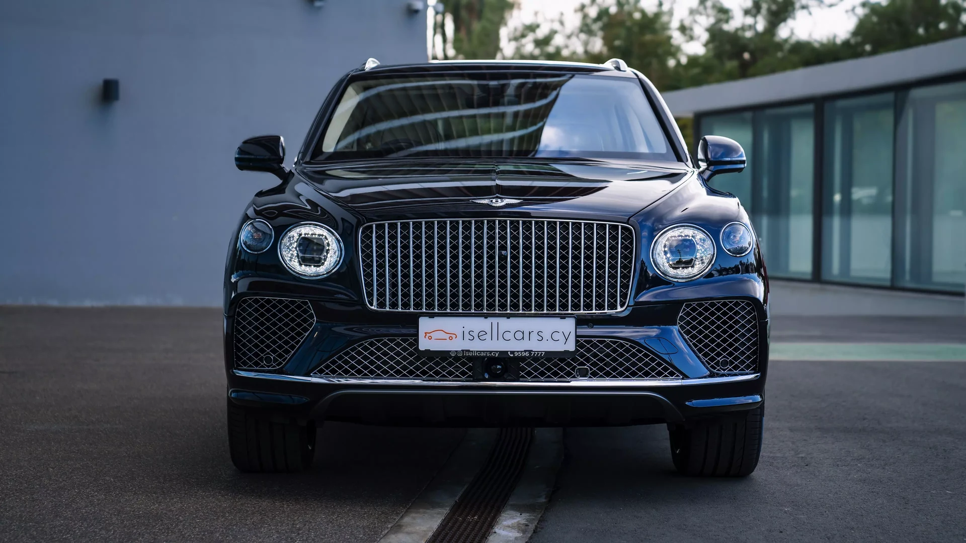 Bentley Bentayga V8 Atelier Edition #67 Photo 3
