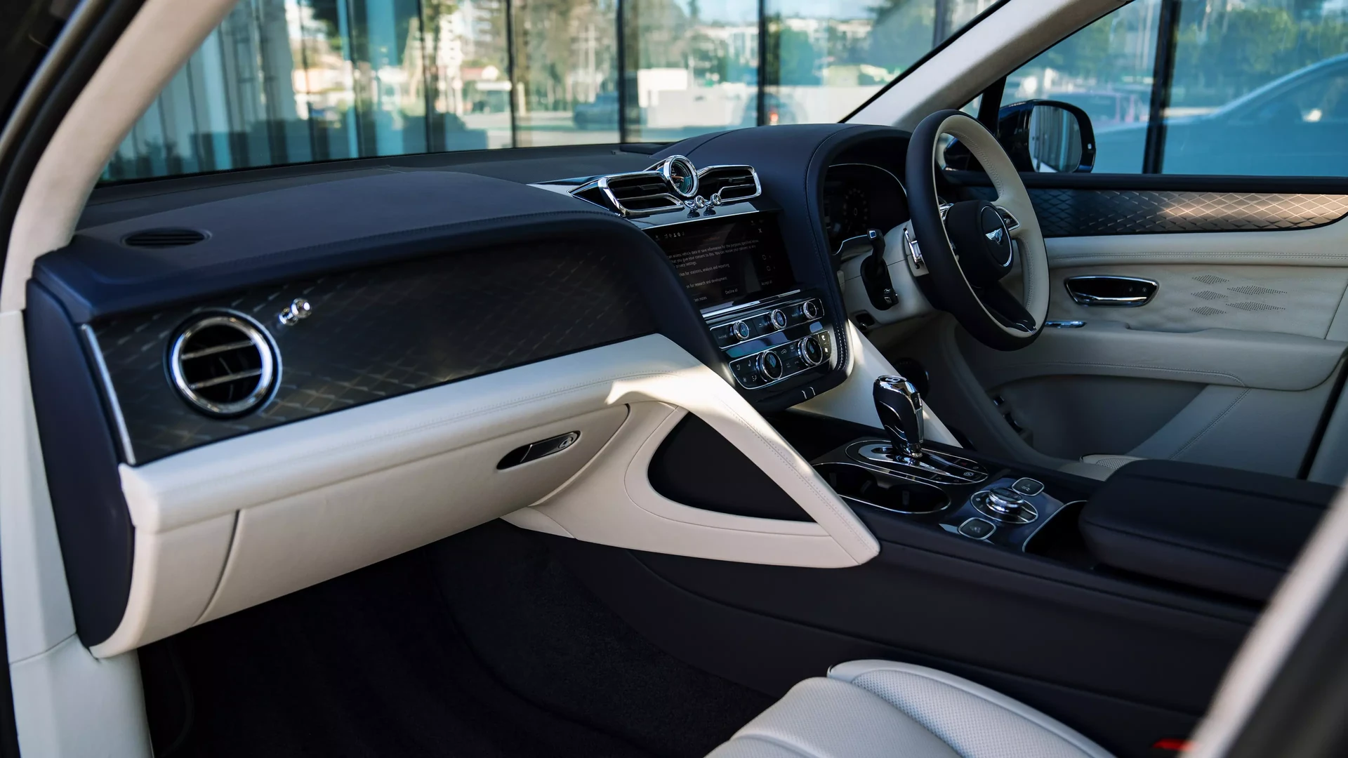 Bentley Bentayga V8 Atelier Edition #67 Photo 12