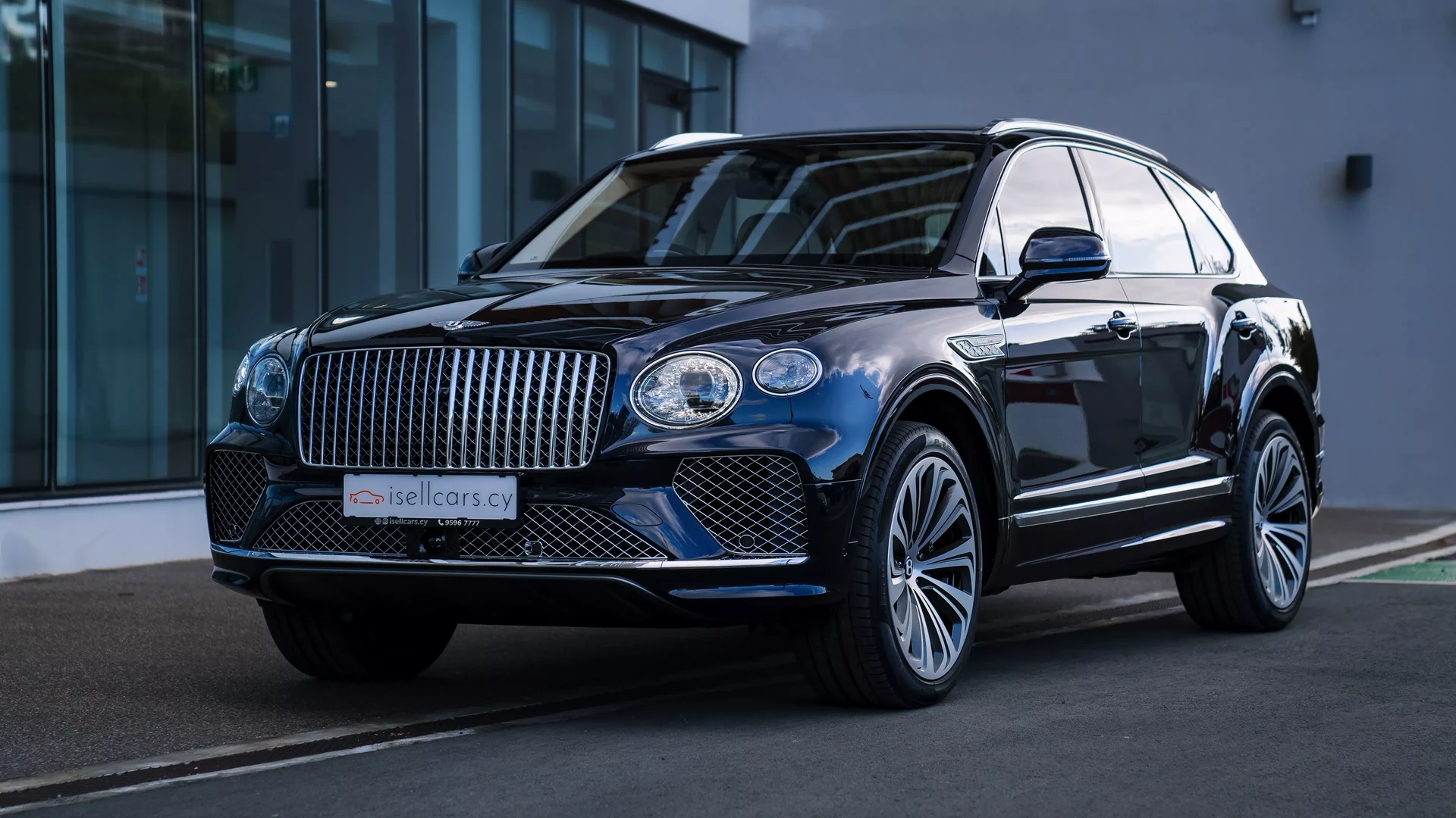 Bentley Bentayga V8 Atelier Edition #67 Photo 1