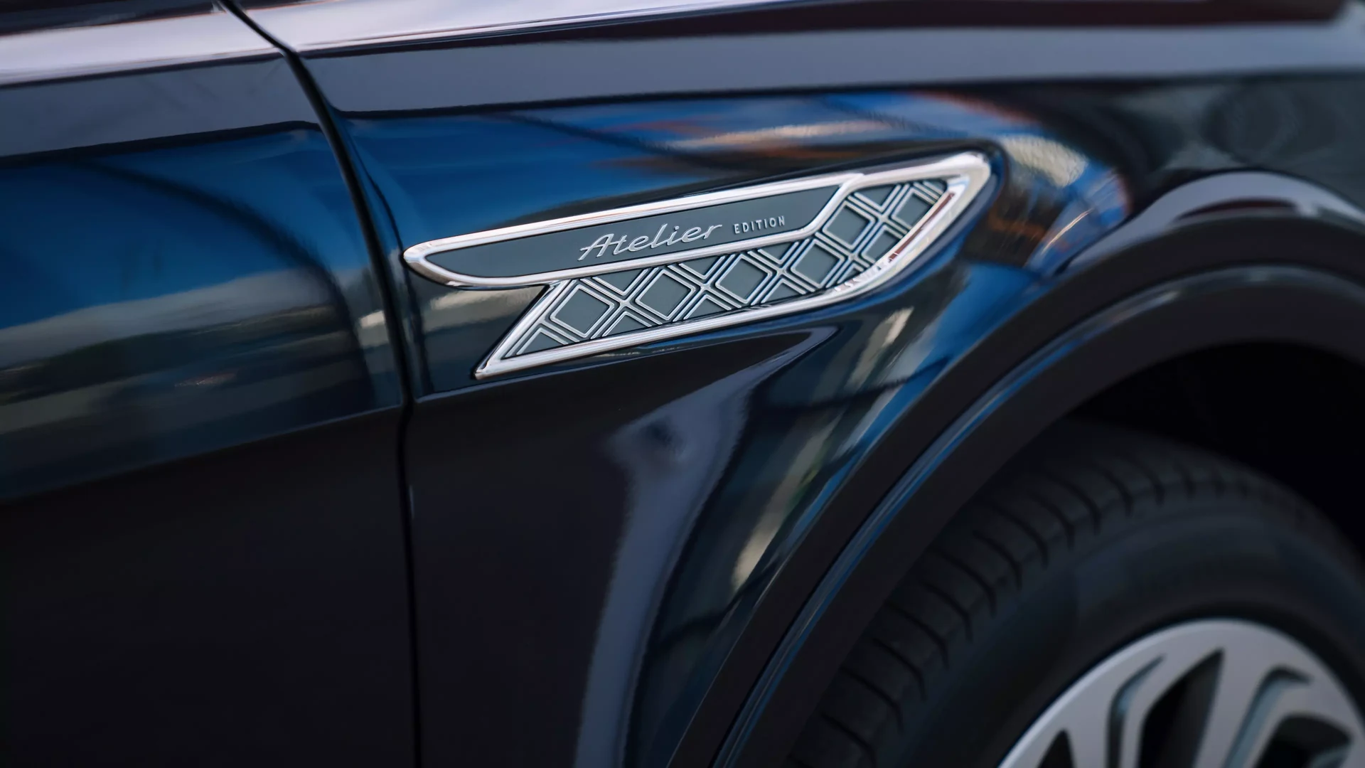 Bentley Bentayga V8 Atelier Edition #67 Photo 21