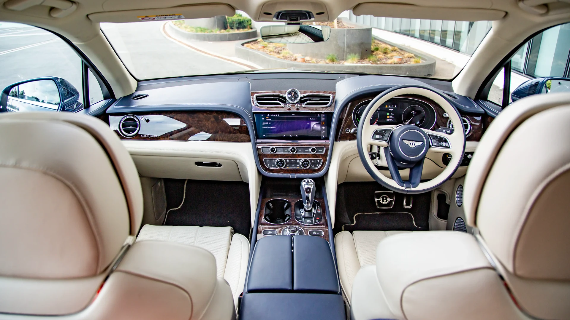Bentley Bentayga Hybrid First Edition #14 Photo 9