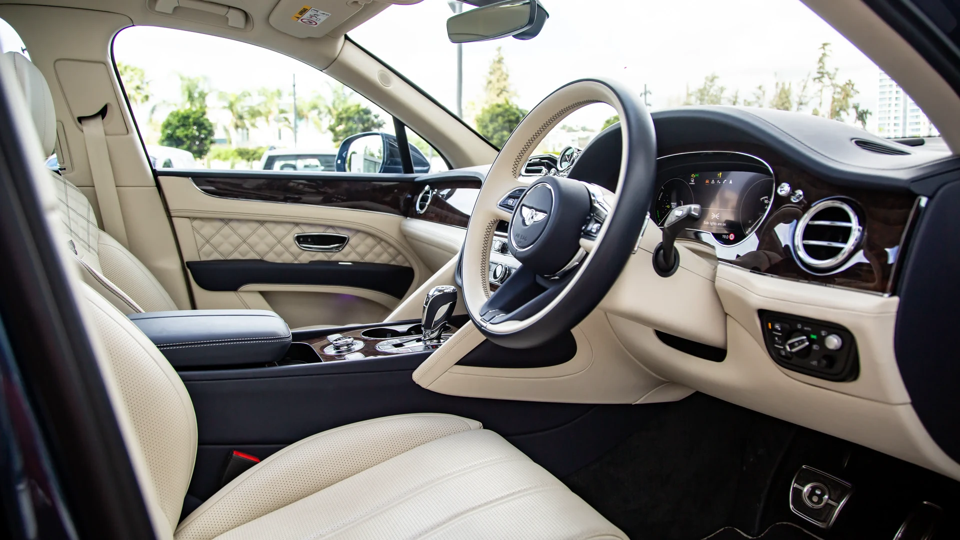 Bentley Bentayga Hybrid First Edition #14 Photo 6