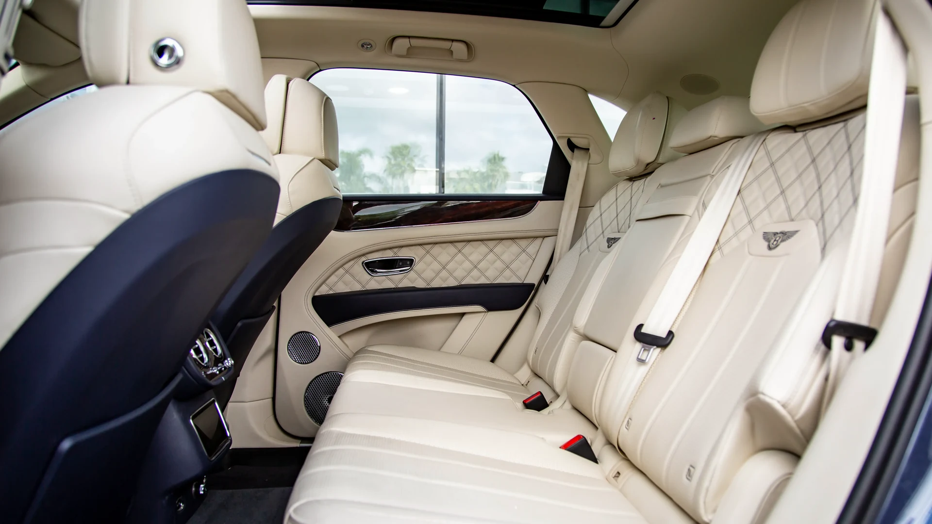 Bentley Bentayga Hybrid First Edition #14 Photo 8