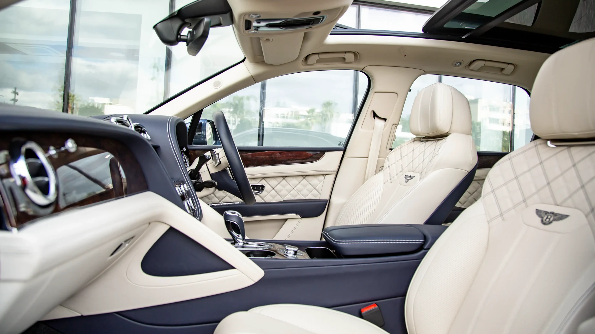 Bentley Bentayga Hybrid First Edition #14 Photo 7