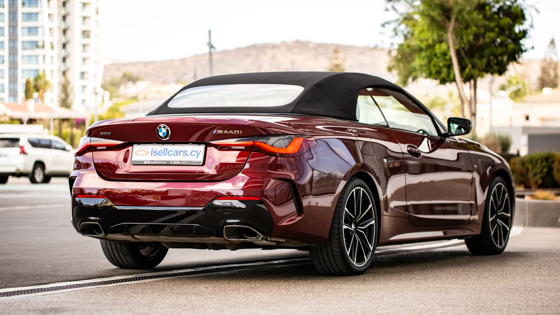 BMW M440i xDrive Convertible #40 Photo 10