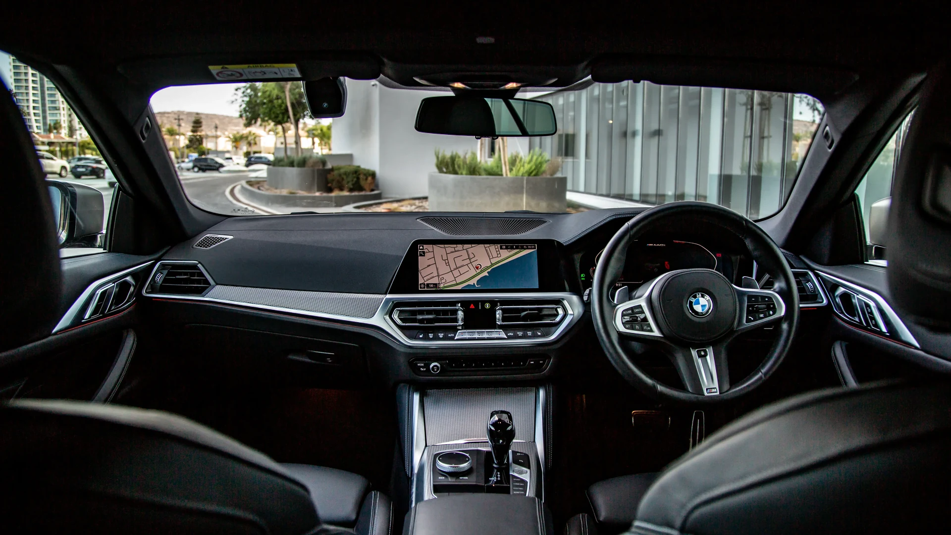 BMW M440i xDrive Convertible #40 Photo 13