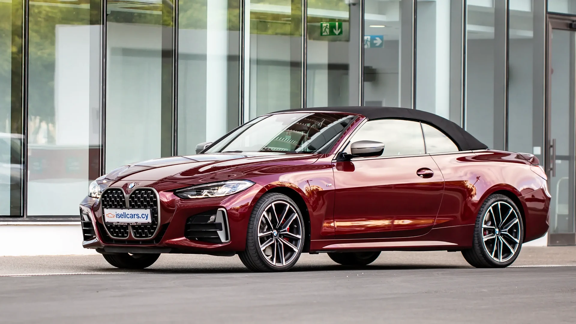 BMW M440i xDrive Convertible #40 Photo 6