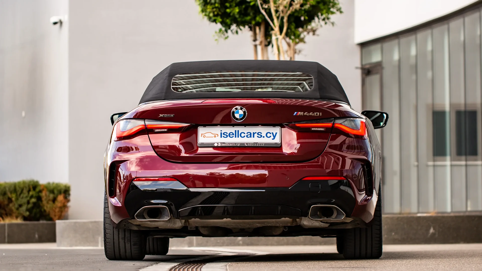 BMW M440i xDrive Convertible #40 Photo 8