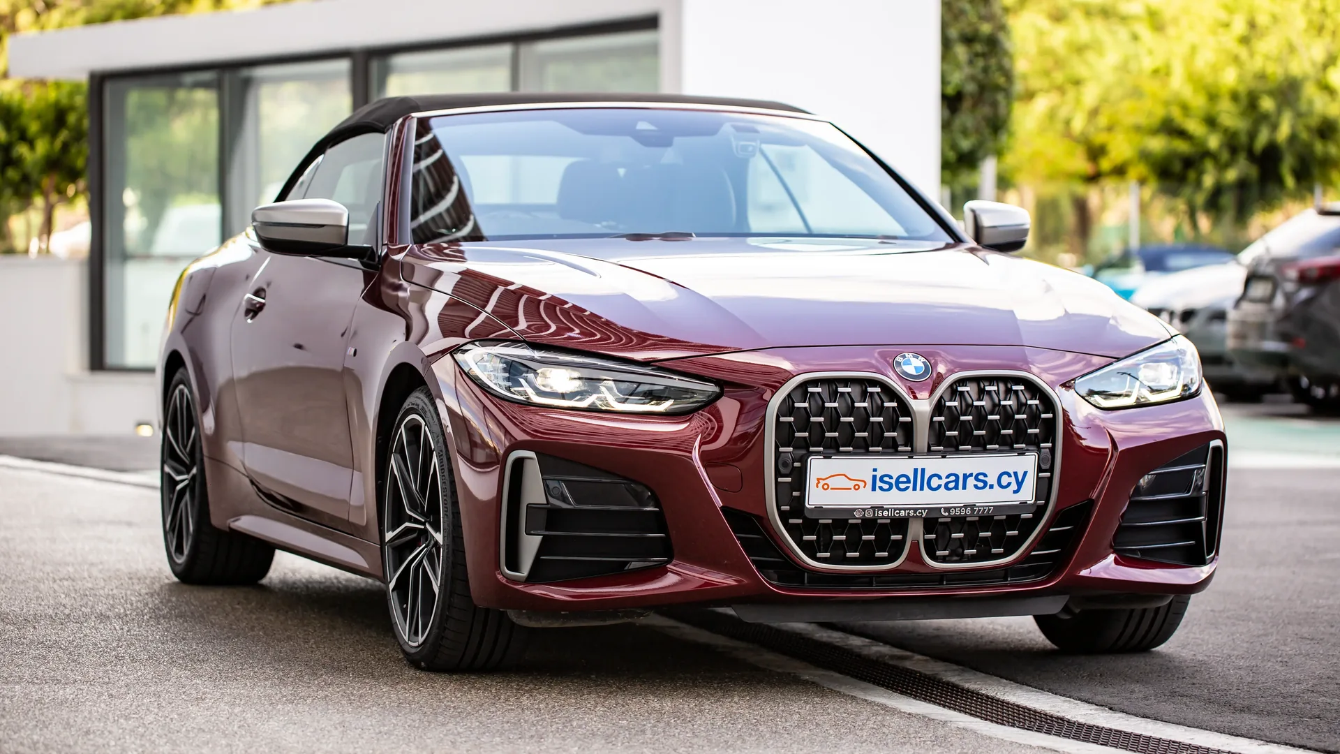 BMW M440i xDrive Convertible #40 Photo 9