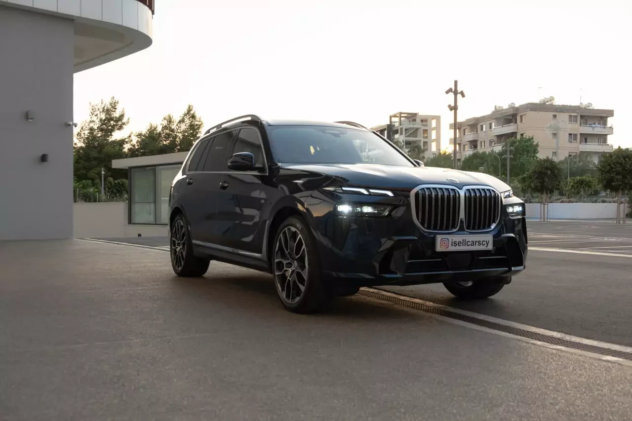 BMW X7 xDrive40i M Sport #4 Photo 2