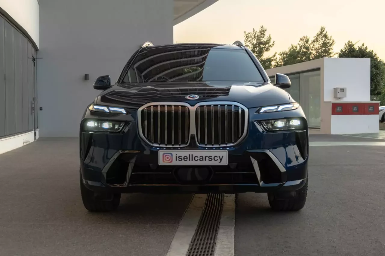BMW X7 xDrive40i M Sport #4 Photo 3