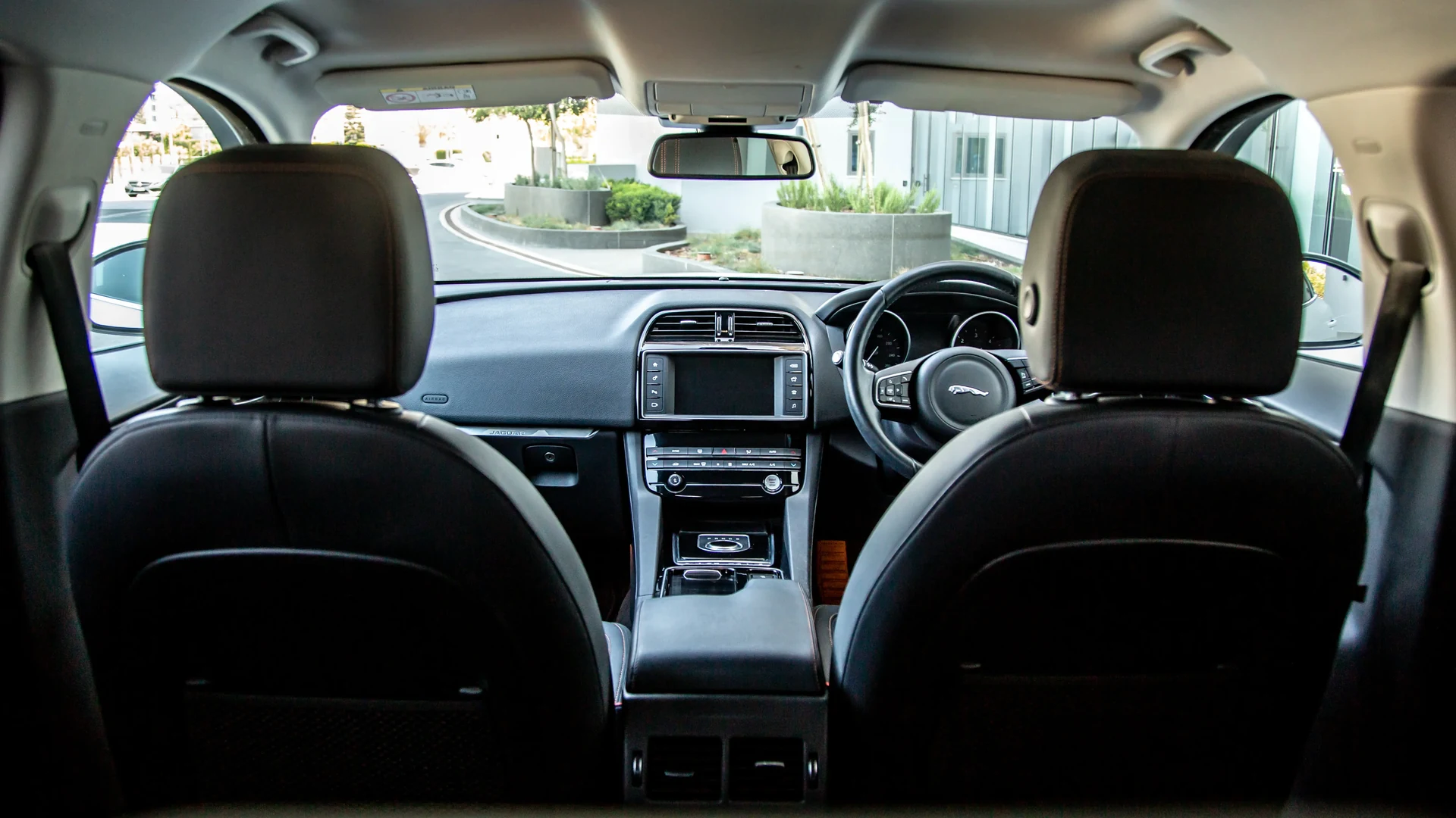 Jaguar F-Pace D180 AWD #29 Photo 8