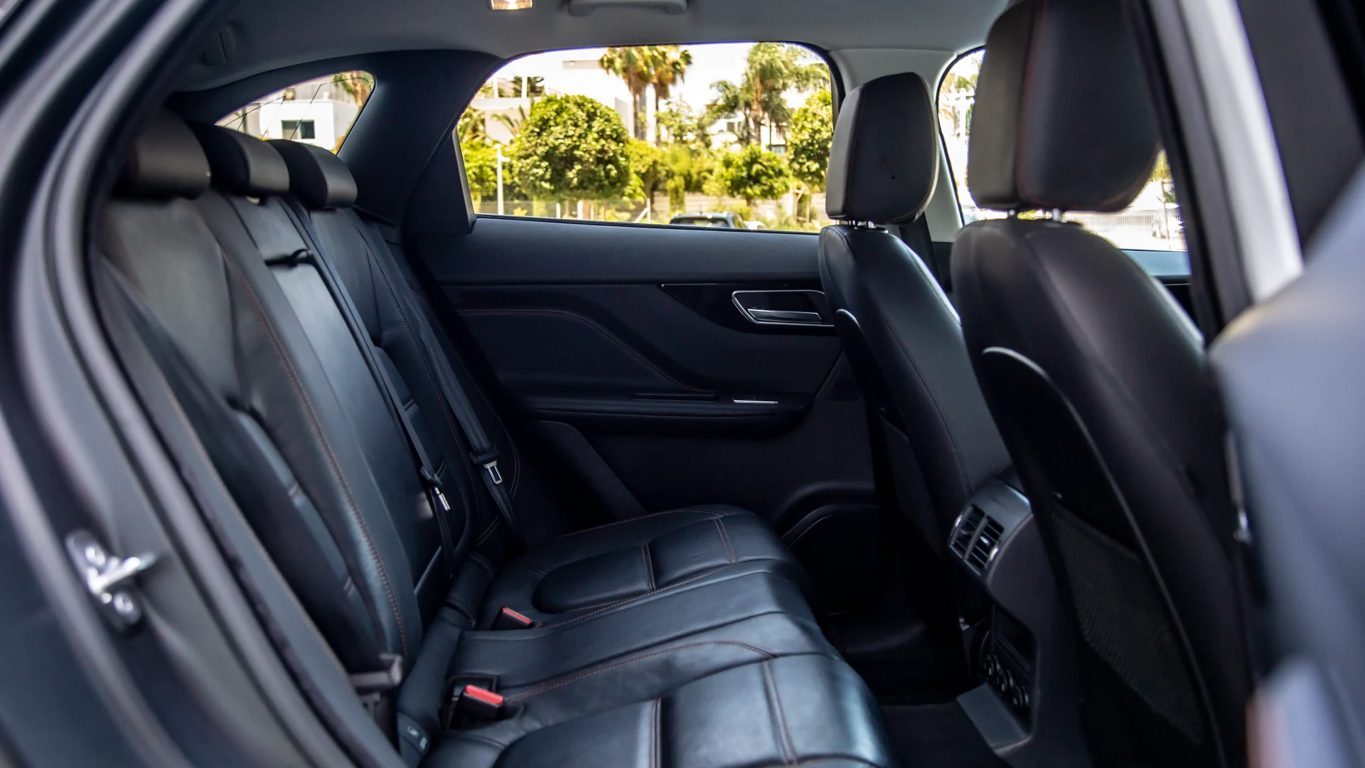 Jaguar F-Pace D180 AWD #29 Photo 9