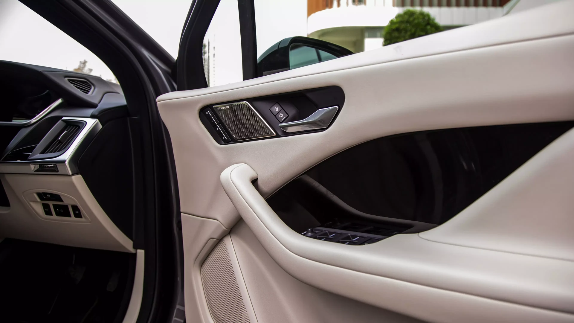 Jaguar I-Pace EV400 HSE Black #49 Фото 15