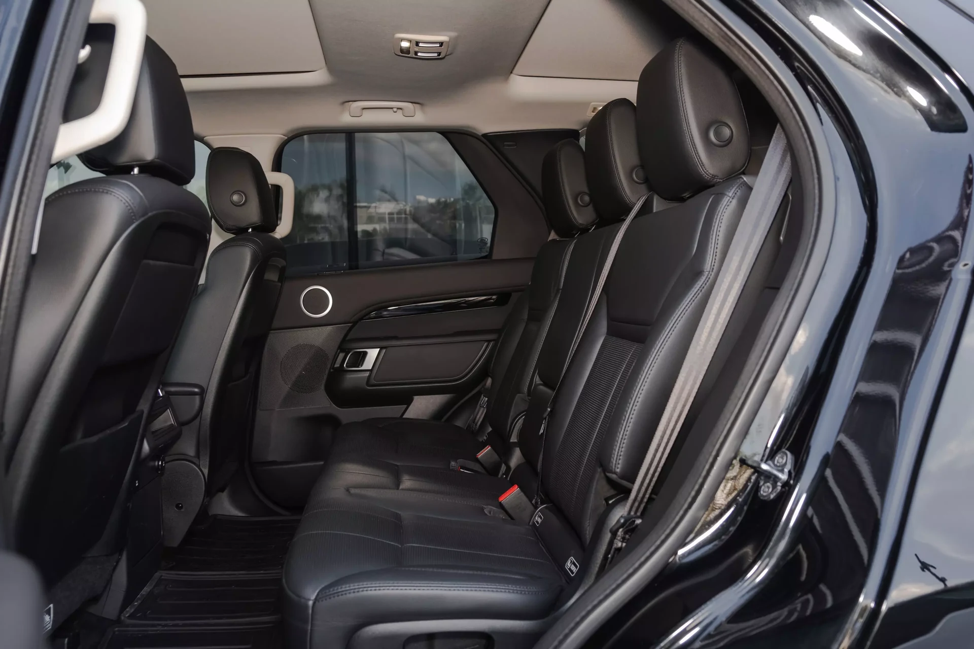 Land Rover Discovery SD4 SE #9 Photo 11